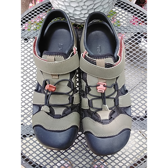 🌻EUC Men's Unisex Teva Sandals Size 9 Green - Picture 2 of 10